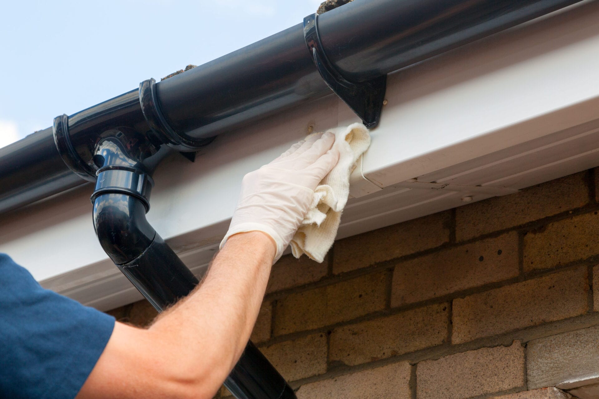 107433720_m Gutter Maintaining